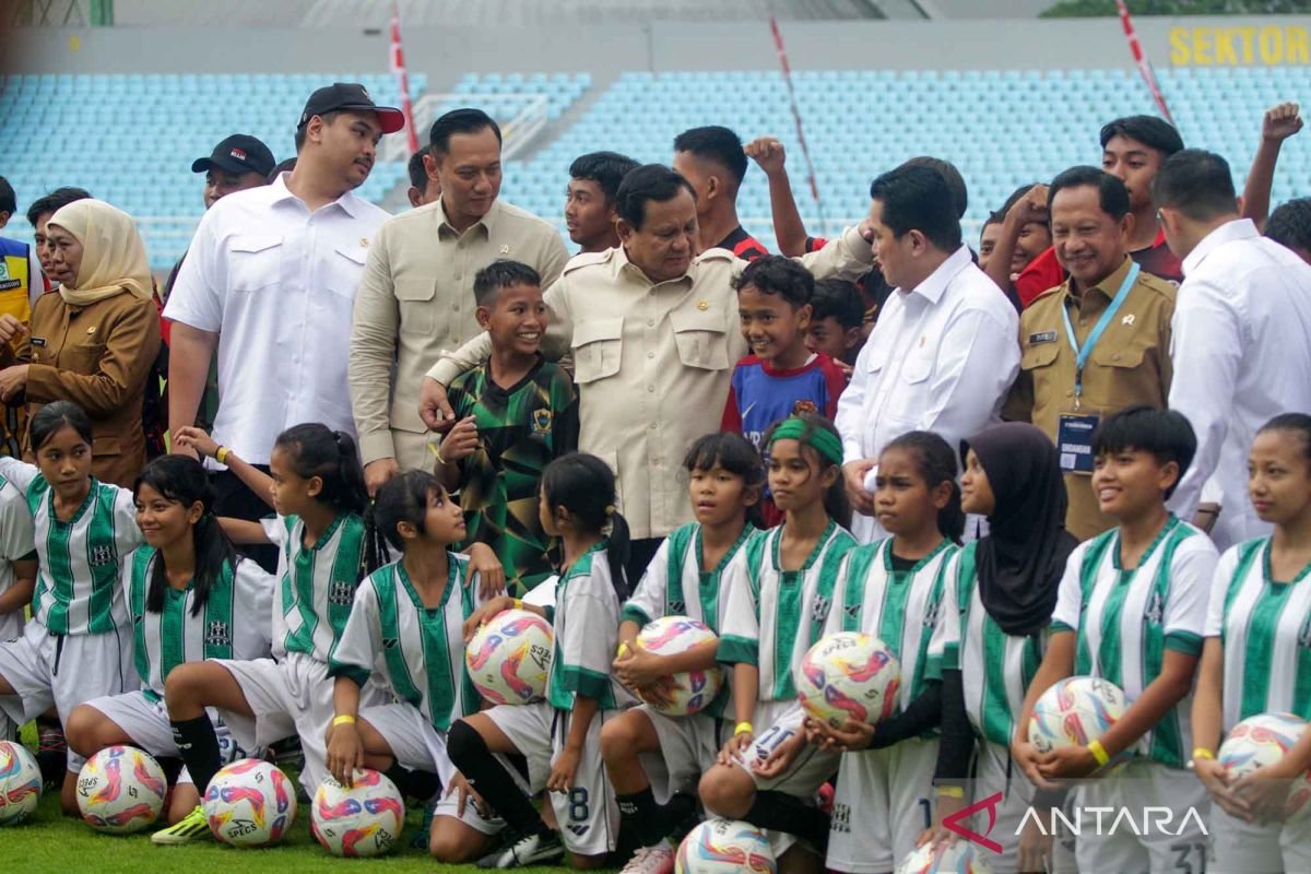 Presiden Prabowo Subianto Luncurkan 17 Stadion Berstandar FIFA di Indonesia