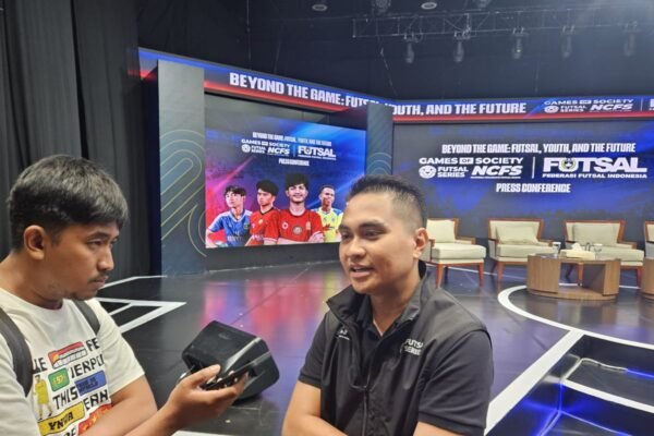 Berikut adalah beberapa alternatif judul untuk "Turnamen Game of Society" yang menekankan pada ajang pencarian bakat Klub Liga 1:

1. "Pencarian Bakat Klub Liga 1: Ajang Game of Society"
2. "Liga 1 Talent Hunt: Turnamen Game of Society"
3. "Ajang Game of Society: Mencari Bakat Baru untuk Klub Liga 1"
4. "Game of Society: Perburuan Bakat untuk Liga 1"
5. "Turnamen Game of Society: Mencetak Bintang Baru Liga 1"
6. "Klub Liga 1: Ajang Pencarian Bakat Melalui Game of Society"
7. "Game of Society: Platform Baru untuk Bakat Liga 1"

Silakan pilih atau modifikasi judul yang paling sesuai!