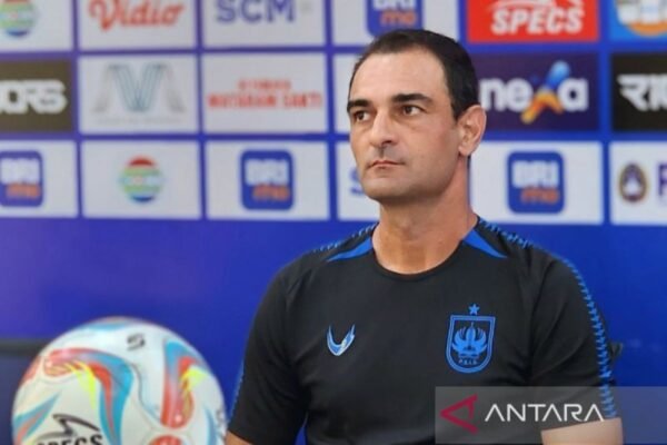 PSIS Semarang Memutuskan Hubungan Kerja dengan Pelatih Gilbert Agius