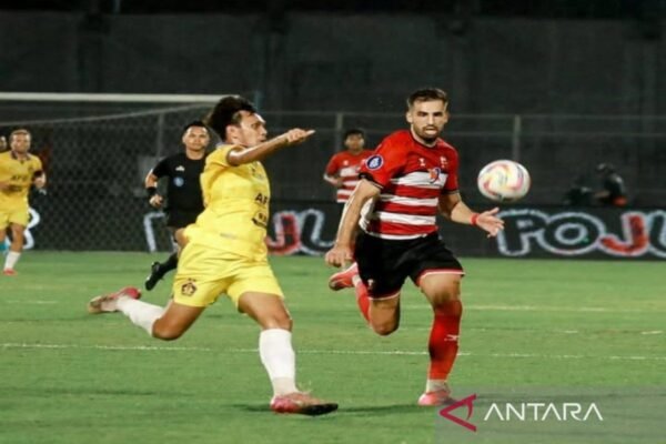 Madura United Raih Kemenangan atas Persik dengan Skor 2-1 di Bangkalan