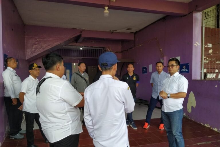 Berikut beberapa alternatif judul untuk "Persik Gunakan Stadion Brawijaya di Kompetisi Liga 1 2025/2026":

1. "Persik Memilih Stadion Brawijaya sebagai Home Base di Liga 1 2025/2026"
2. "Stadion Brawijaya Resmi Jadi Markas Persik di Liga 1 2025/2026"
3. "Persik Akan Berlaga di Stadion Brawijaya pada Liga 1 2025/2026"
4. "Stadion Brawijaya Jadi Arena Pertarungan Persik di Liga 1 2025/2026"
5. "Persik Siap Memanfaatkan Stadion Brawijaya dalam Liga 1 2025/2026"

Semoga salah satu pilihan ini cocok!